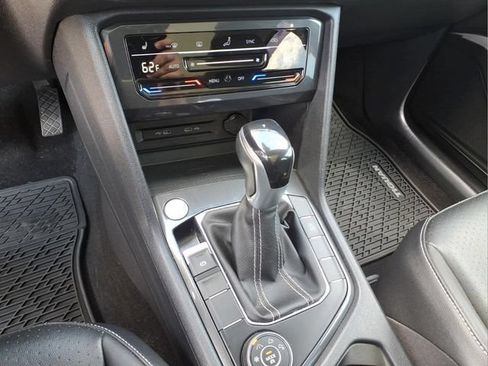 Used 2022 Volkswagen Tiguan SE AWD/4WD image 23