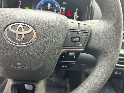 Used 2025 Toyota Camry LE AWD/4WD image 16