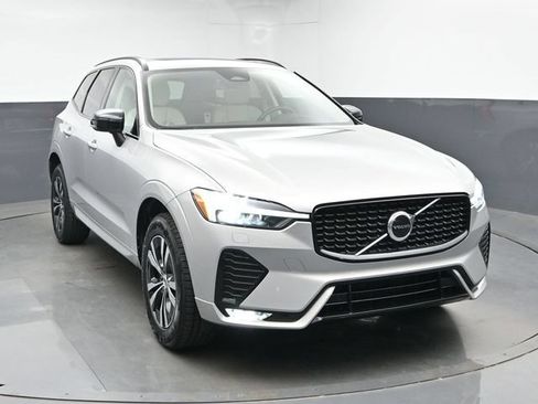 Used 2024 Volvo XC60 B5 Core w/ Climate Package AWD/4WD image 2