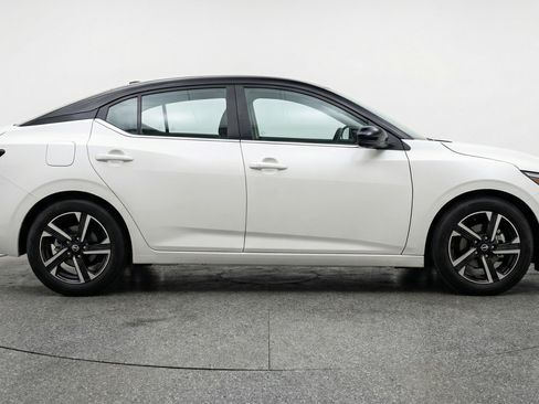 Used 2025 Nissan Sentra SV image 11