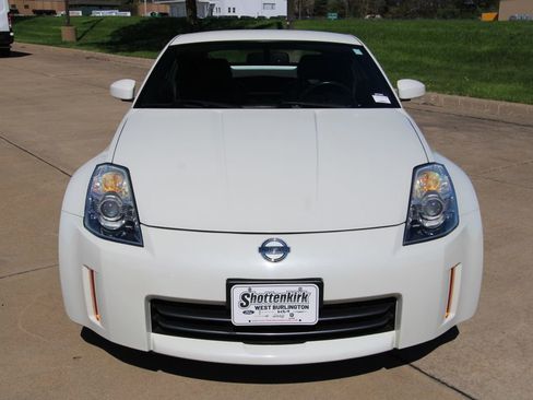 Used 2006 Nissan 350Z Touring image 3