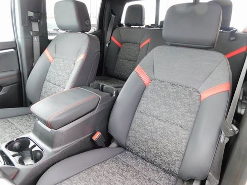 Used 2024 Chevrolet Colorado Z71 w/ Z71 Convenience Package 2 image 19