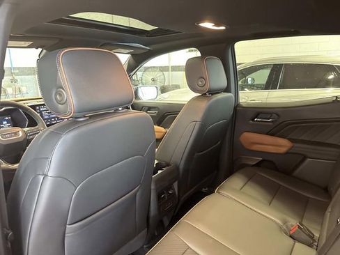 Used 2025 GMC Canyon AT4 w/ Technology Plus Package AWD/4WD image 28