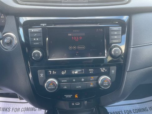 Used 2018 Nissan Rogue SV image 12