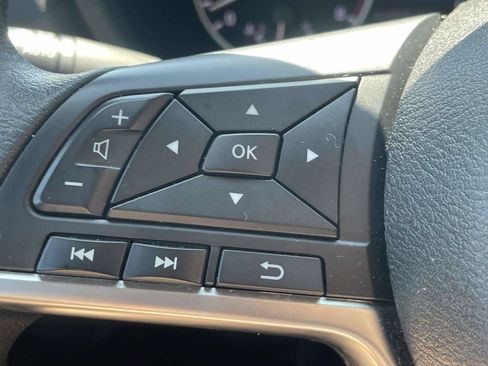 Used 2025 Nissan Sentra SV FWD image 23