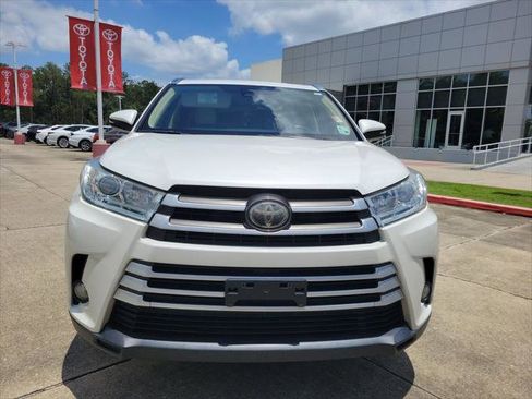 Certified 2017 Toyota Highlander XLE FWD image 4