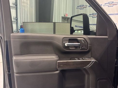 Used 2023 Chevrolet Silverado 2500 LTZ AWD/4WD image 18