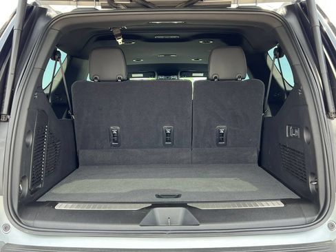 Used 2025 Chevrolet Suburban Premier AWD/4WD image 43