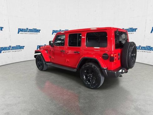 Used 2021 Jeep Wrangler Unlimited Sahara AWD/4WD image 12