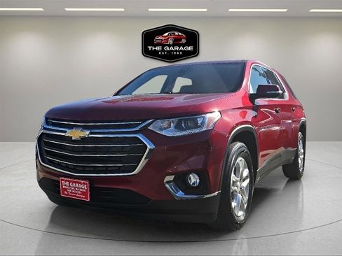 Used 2021 Chevrolet Traverse LT w/ LPO, Cargo Package AWD/4WD image 2