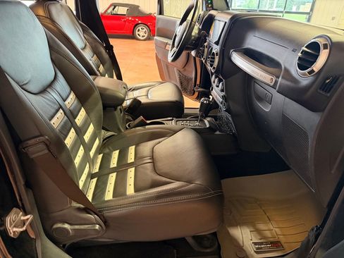 Used 2017 Jeep Wrangler Unlimited Sahara image 23