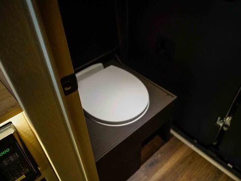 Used 2025 Mercedes-Benz Sprinter 3500 image 43