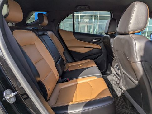 Used 2018 Chevrolet Equinox Premier w/ Infotainment II Package AWD/4WD image 38