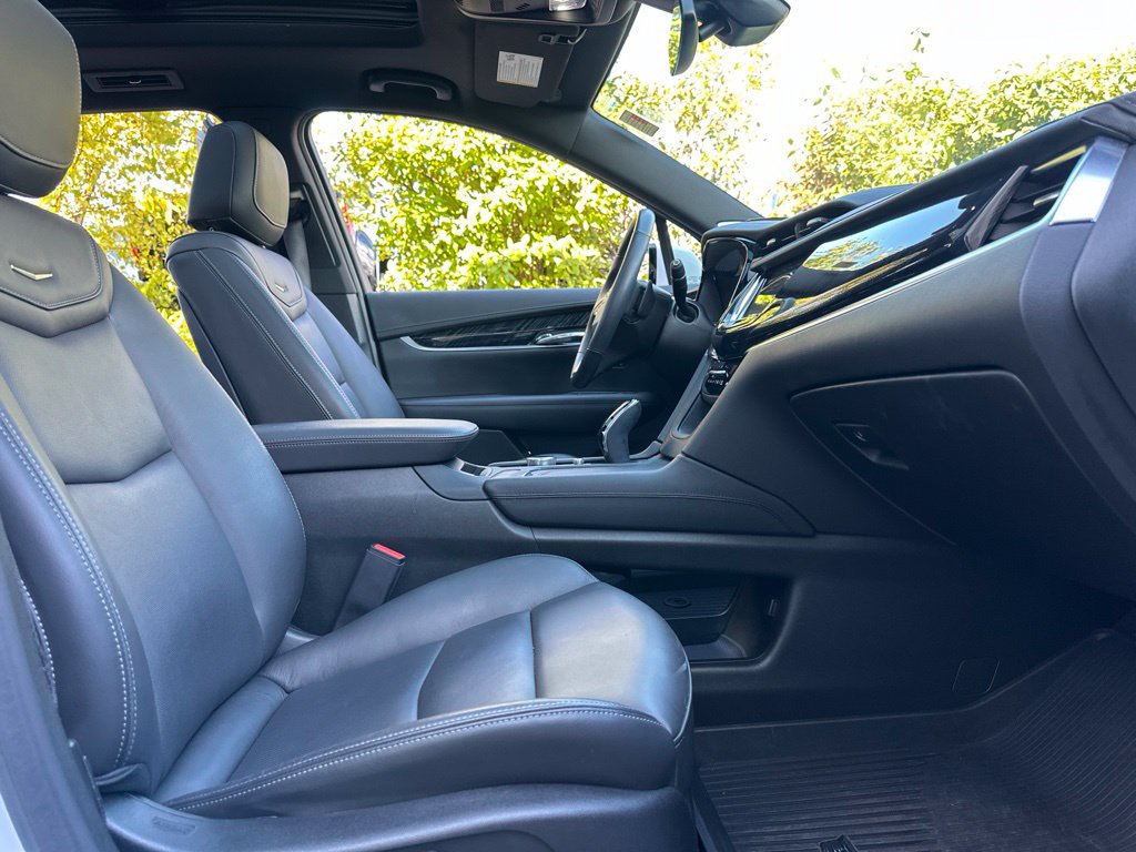 Used 2025 Cadillac XT6 Premium Luxury w/ LPO, Floor Liner Package AWD/4WD image 28