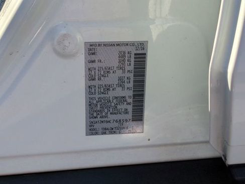 Used 2017 Nissan Rogue SV FWD image 36