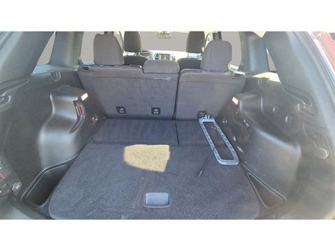 Used 2017 Jeep Cherokee Latitude image 16