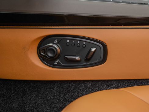 Used 2025 Aston Martin Vanquish RWD image 27