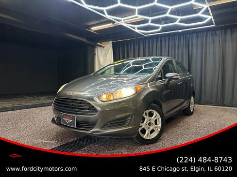 Used 2015 Ford Fiesta SE image 1