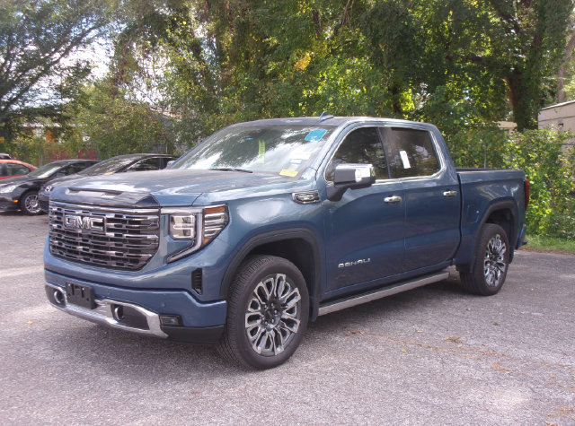 Used 2025 GMC Sierra 1500 Denali Ultimate AWD/4WD image 3