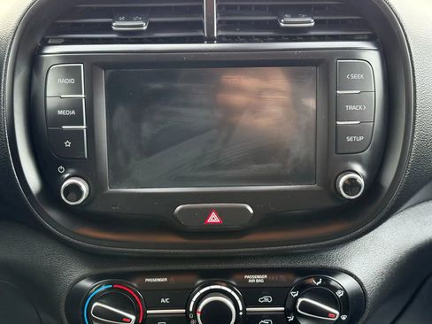 Used 2025 Kia Soul LX image 15