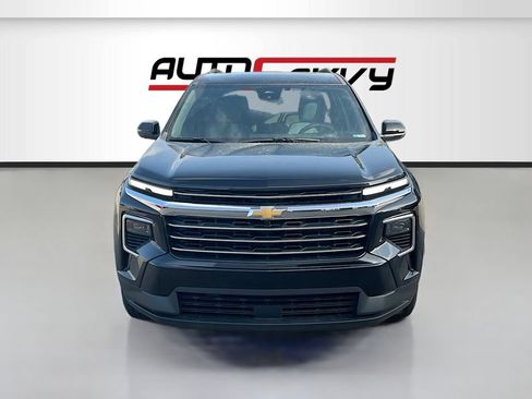 Used 2026 Chevrolet Traverse LT FWD image 2
