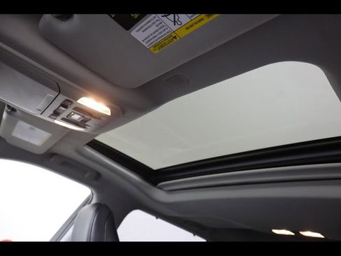 Used 2022 Toyota Highlander XLE AWD/4WD image 27