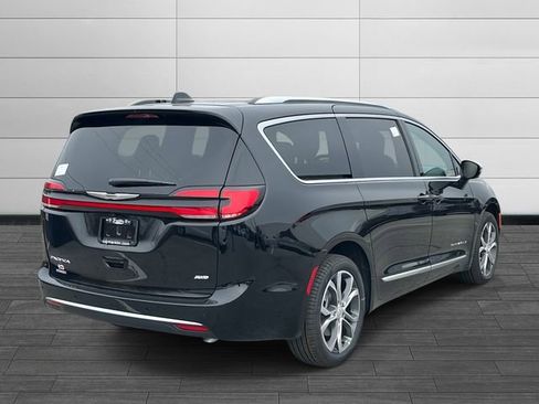 New 2026 Chrysler Pacifica Pinnacle image 3