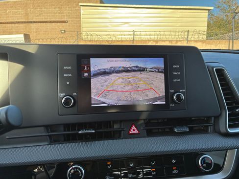 Used 2025 Kia Sportage LX image 24