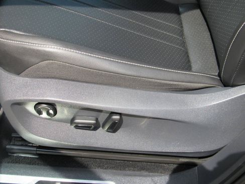 Used 2022 Volkswagen Tiguan SE R-Line AWD/4WD image 17