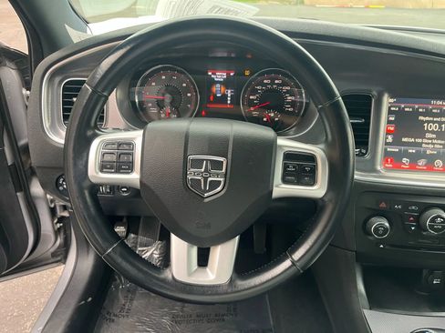 Used 2014 Dodge Charger SXT image 16