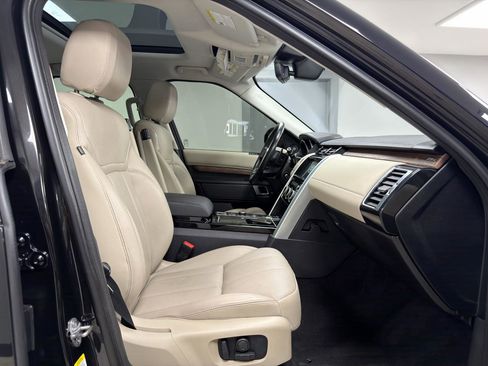 Used 2017 Land Rover Discovery HSE image 10