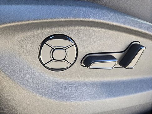 New 2026 Volkswagen Tiguan SE R-Line image 18