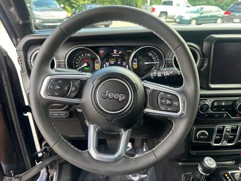 Used 2023 Jeep Wrangler Unlimited Sahara w/ Cold Weather Group AWD/4WD image 33