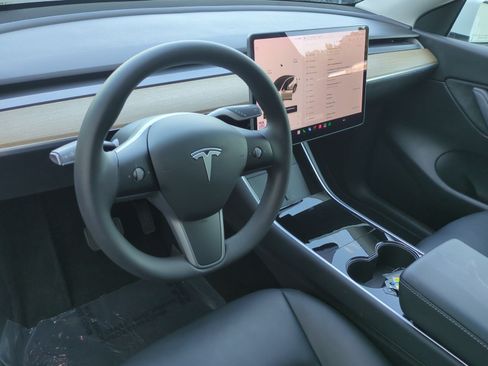 Used 2021 Tesla Model Y Long Range AWD/4WD image 29