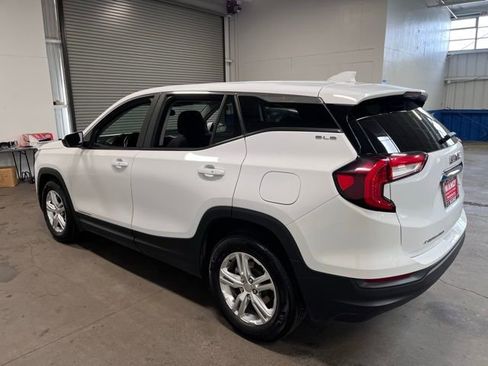 Used 2024 GMC Terrain SLE image 5
