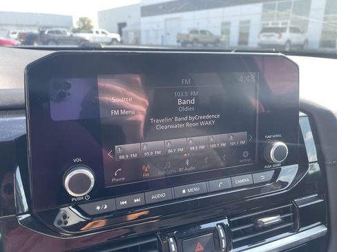 Used 2025 Nissan Pathfinder SV image 13