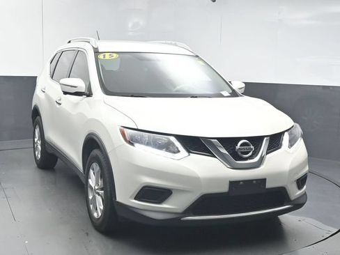 Used 2015 Nissan Rogue SV w/ SV Premium Package FWD image 2