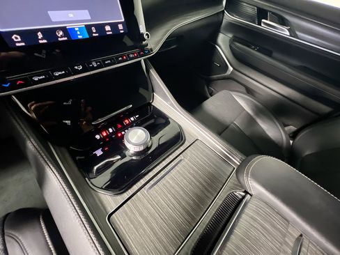 Used 2023 Jeep Wagoneer L Series II image 26