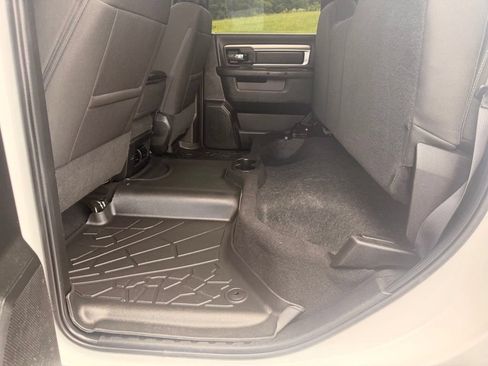 Used 2024 RAM 1500 Warlock AWD/4WD image 32