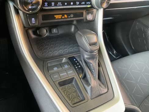 Used 2021 Toyota RAV4 XLE image 16