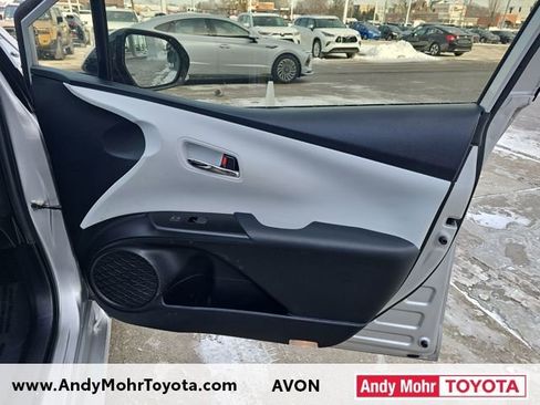 Used 2019 Toyota Prius LE image 33