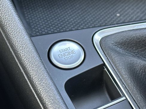 Used 2022 Volkswagen Jetta SE w/ Panoramic Sunroof Package image 28