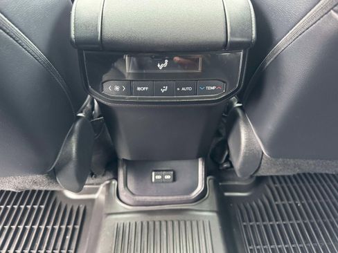 Used 2022 Toyota Highlander XLE image 23