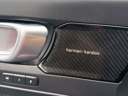 Used 2019 Volvo XC40 T5 Momentum image 19