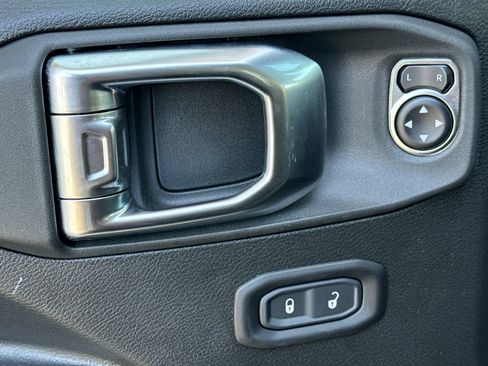 Used 2025 Jeep Gladiator Mojave w/ Safety Group AWD/4WD image 11