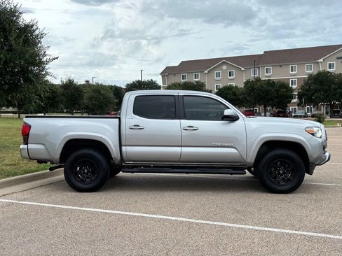 Used 2021 Toyota Tacoma SR5 RWD image 5