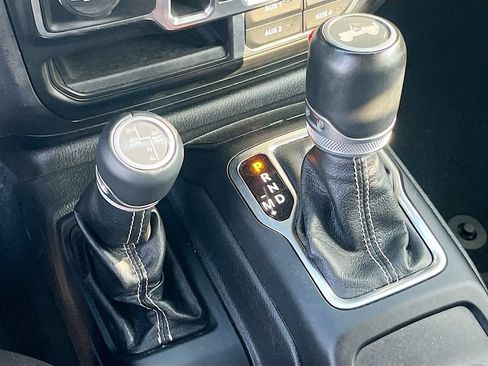 Used 2022 Jeep Wrangler Unlimited Sahara w/ Cold Weather Group AWD/4WD image 18