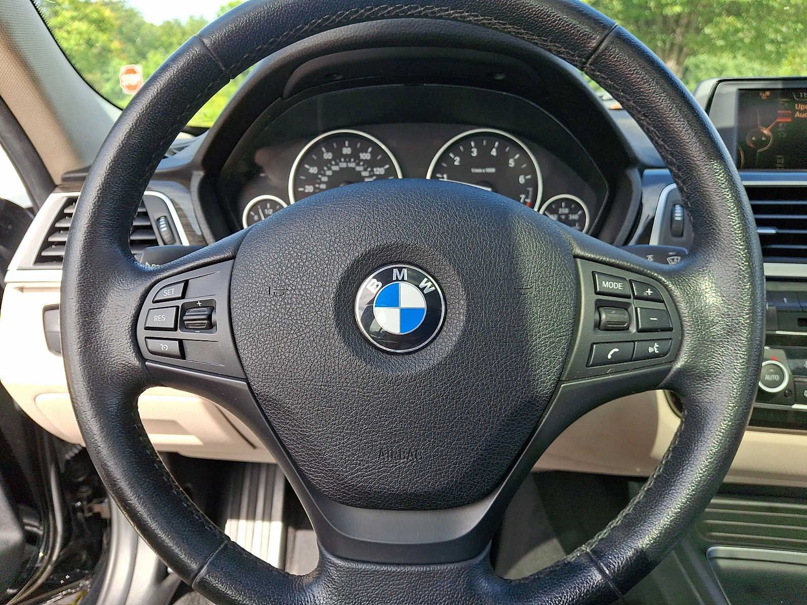 Used 2016 BMW 320i xDrive Sedan AWD/4WD image 18