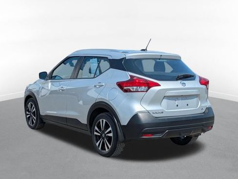 Used 2018 Nissan Kicks SV FWD image 4