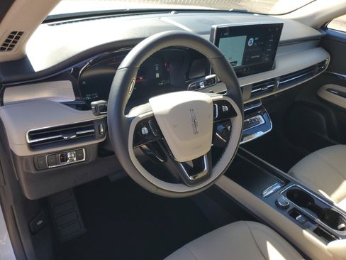 Certified 2025 Lincoln Corsair AWD w/ Equipment Group 101A image 13